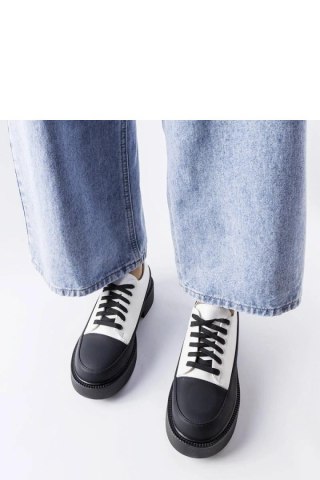 Białe półbuty na płaskim obcasie Merico - Solea