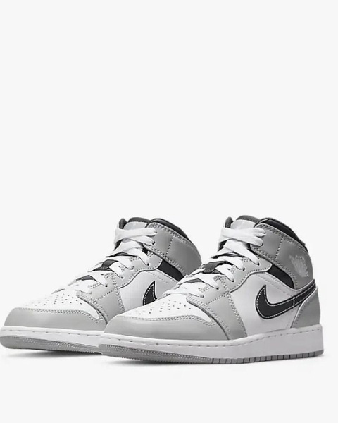 Nike Air Jordan 1 Mid "Light Smoke Grey"